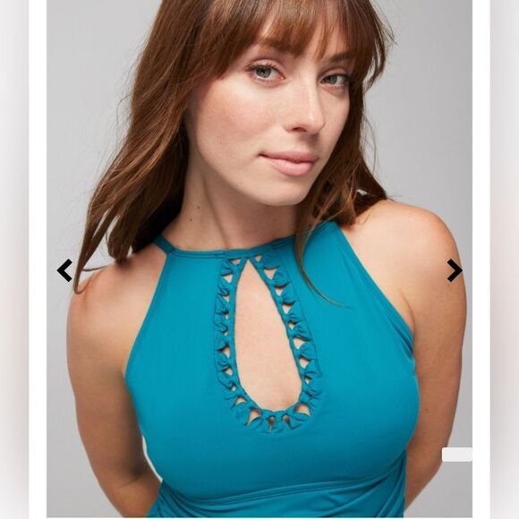 NWT 188.00 BLEU ROD Top + BOTTOM
Pulling Strings Shirred Halterikini Size 4 - Picture 3 of 9